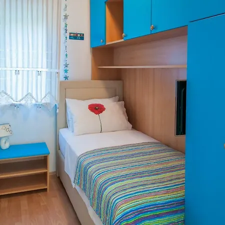 Dora Apartament *